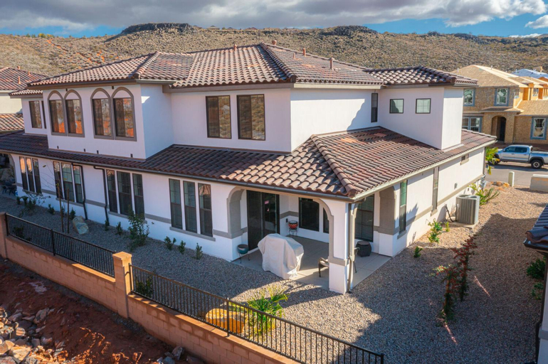 The Escondido Gem, Pet Friendly, Pickleball Courts, Washington