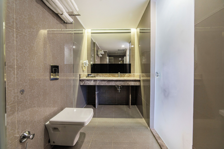 Bathroom 5, Royal Capital Hotel Thermal & SPA, Yıldırım