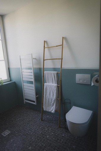 Bathroom 3, Logis de l'Heroniere, Charente-Maritime