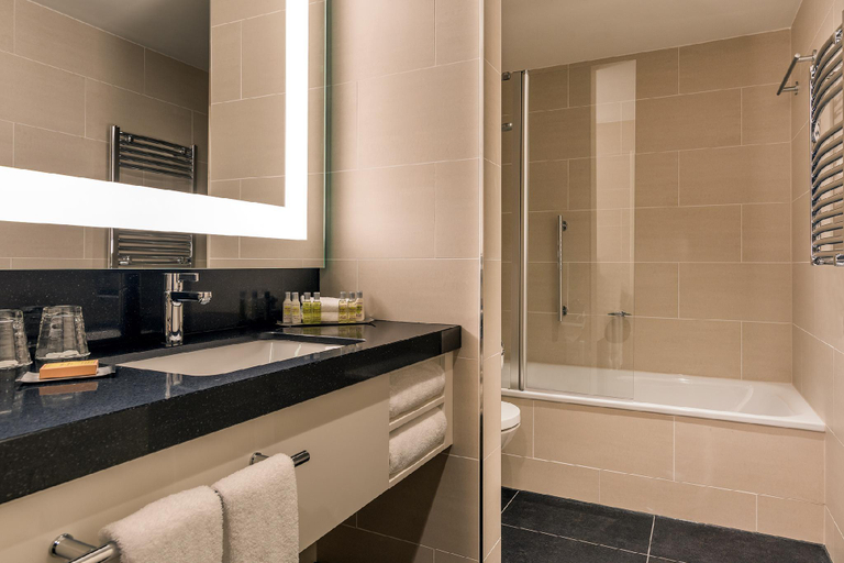 Bathroom 18