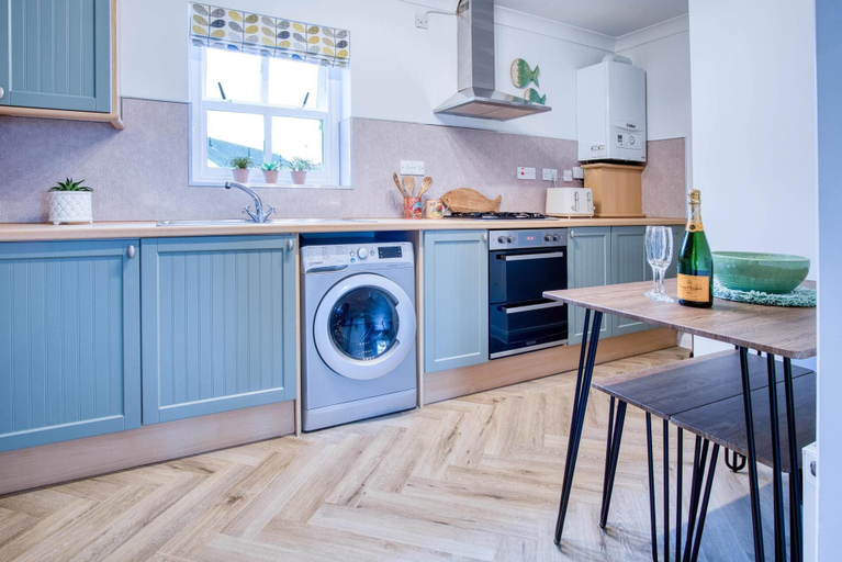 Others 4, Kilmore House - 2 Bedroom Apartment - Tenby, Pembrokeshire