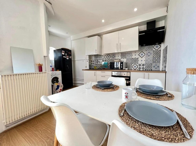 Others 2, Chambre privee dans un appartement partage, Rhône