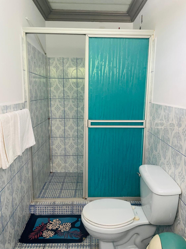 Bathroom 2, Hostal Clary, León