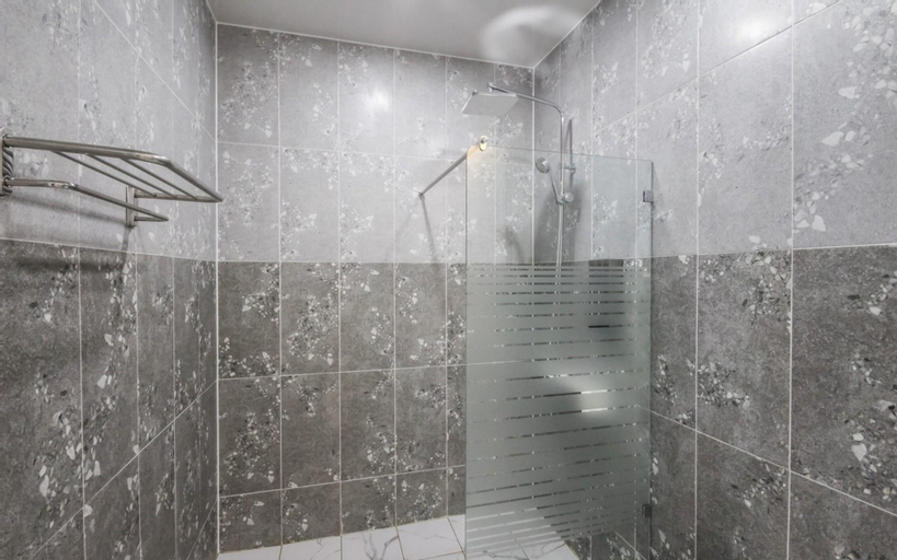 Bathroom 5
