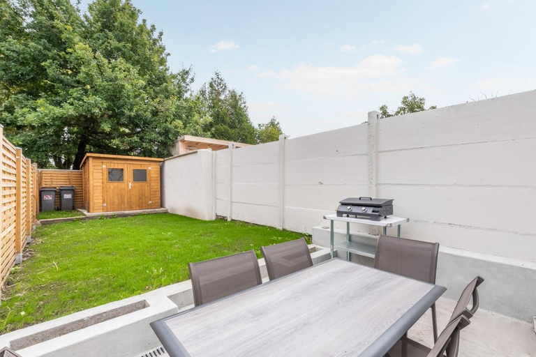 Others 5, 3 bedroom house with garden, free parking, Nord