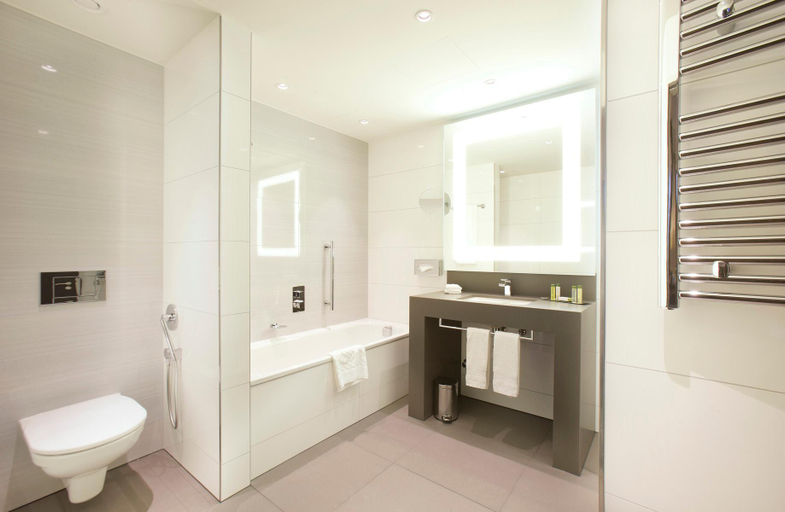 Bathroom 16