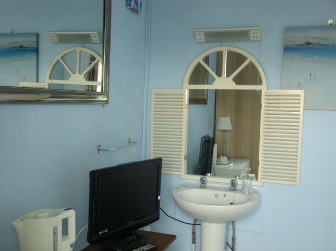 Bathroom 5, Spencer Court Hotel, Kent