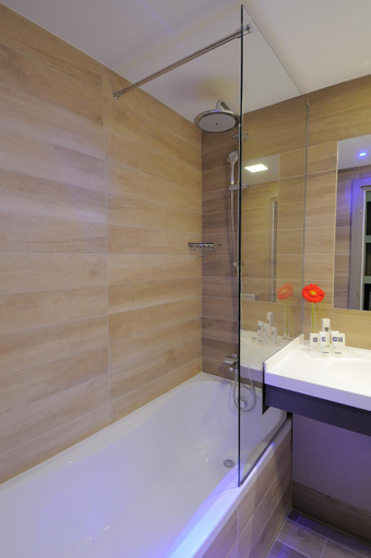 Bathroom 14