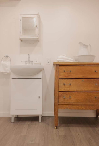 Bathroom 4, Jaune Hôtel Boutique, Lac-Saint-Jean-Est