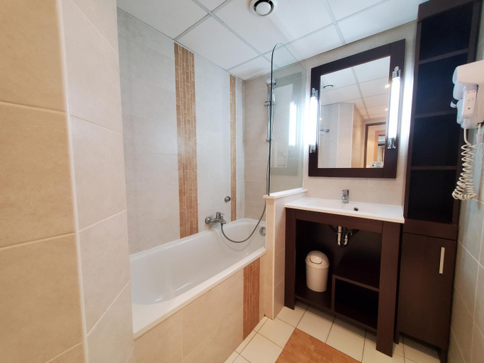 Bathroom, Cap HERMES Vue PORT Studio 30m2 Climatise Piscine, Var