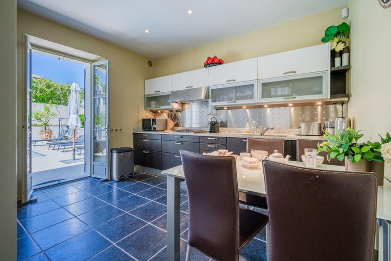 Food & Drinks, Villa in Cap d’Antibes near beaches, Alpes-Maritimes