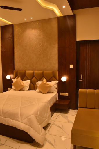 Bedroom 3, Goroomgo S.K. Plaza Chhabra, Baran