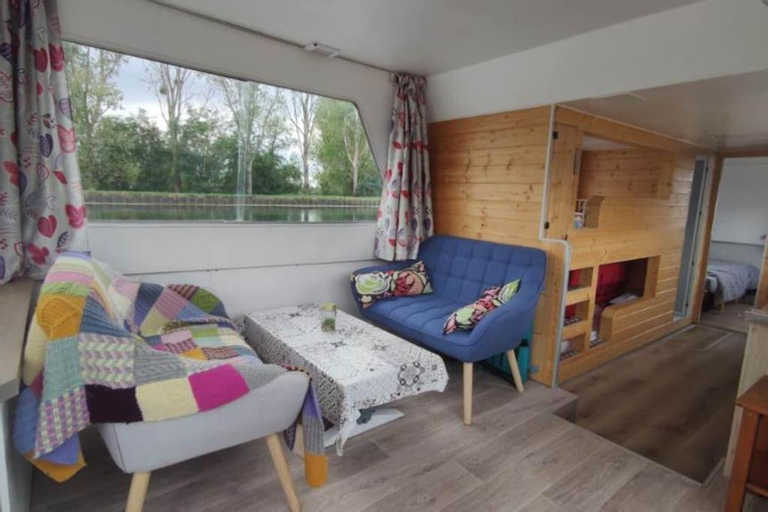 Bedroom 3, Libellule peniche nuit insolite, Loire