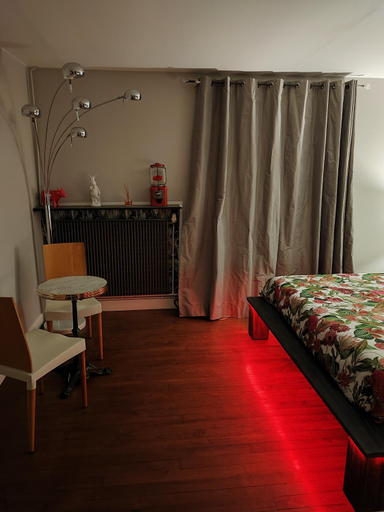 Bedroom 2, Chez Stephanie et Sylvain, Manche
