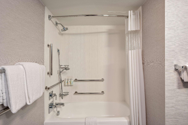 Bathroom 10