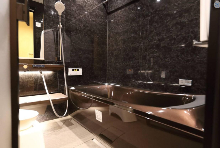 Bathroom 3, White Crystal, Fukuoka
