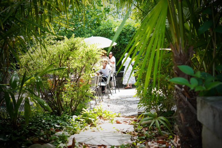 Others 3, Villa Aigarden, Vaucluse