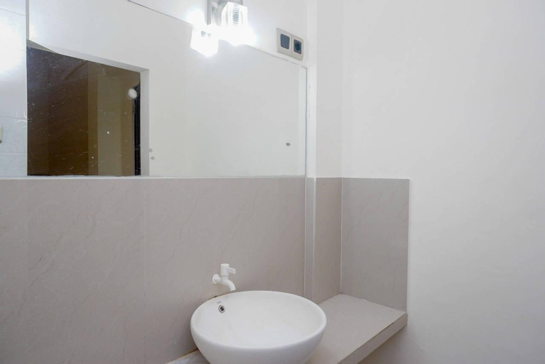Bathroom 14