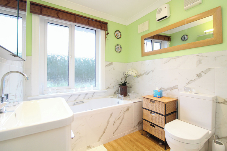 Bathroom 3, Regents park master room, Southampton
