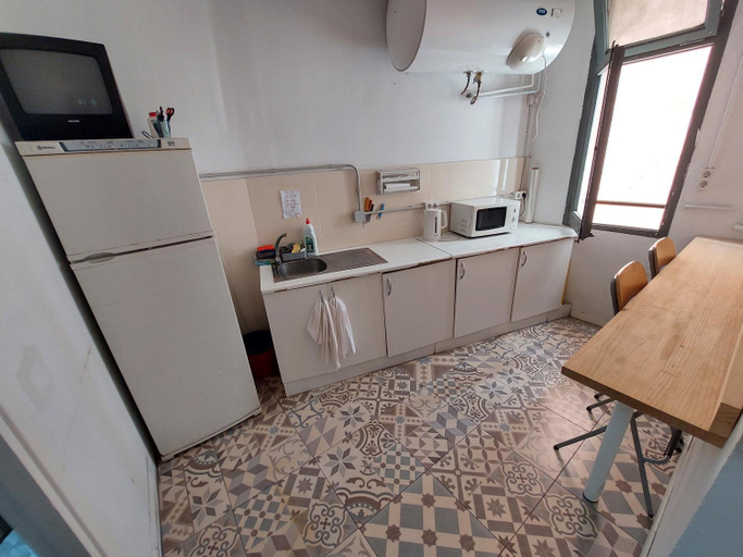 Others 5, Alberg Sants Bcn, Barcelona