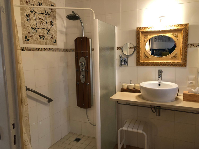 Bathroom 2, La Saulainiere, Loir-et-Cher