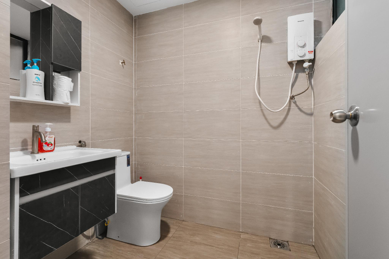Bathroom 3, Plaza Berjaya Apt Bukit Bintang with 3 Bedroom, Kuala Lumpur