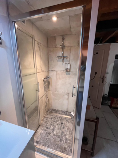 Bathroom 2, Le nid d’Isa, Marne