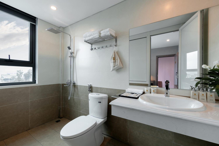 Bathroom 4, Golden Season Hotel, Ninh Bình