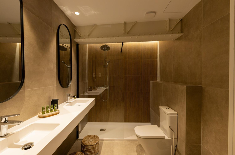 Others 4, Diana Suites 23, Málaga