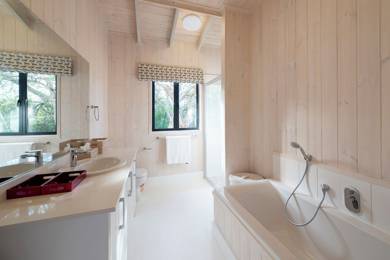 Bathroom, Willow Point, Eden