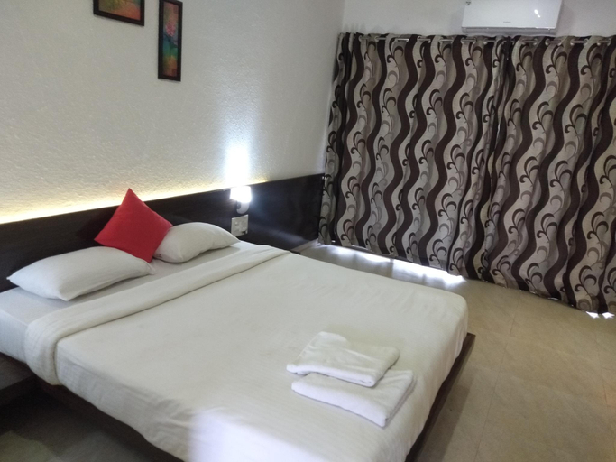 Bedroom 3, Forest Inn, Satara