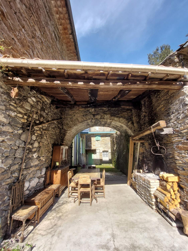 Others 2, Chambres d'hotes dans Mas avec jardin en bord de riviere, Gard