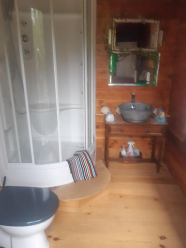 Bathroom 3, Private Lakeside Retreat, Ille-et-Vilaine