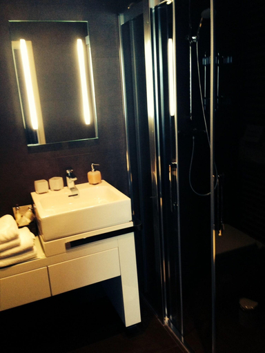 Bathroom 4, Moness Hotel Und Kaffeera Sterei, Burgenlandkreis