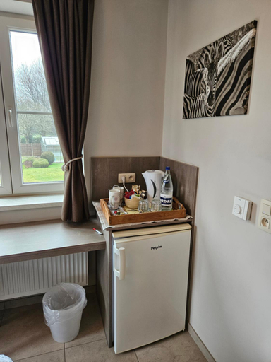 Others 3, B&B OLEN, Antwerpen