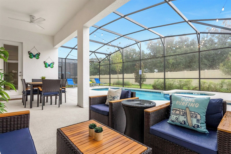 Food & Drinks 5, Upstay - Guest Home w Cinema Theme Rooms, Osceola