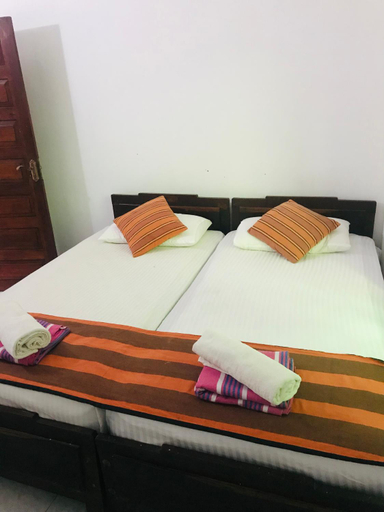Bedroom 2, Sujatha Tourist Rest, Dambulla