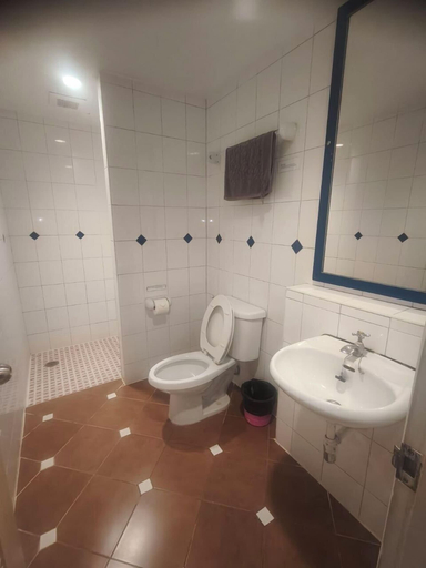 Bathroom 4, Bonanza Patong Hotel, Pulau Phuket