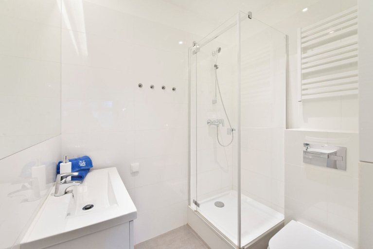 Bathroom 3, Apartament Lili by Q4Apartments, Gdańsk City