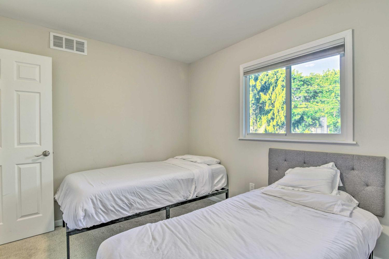 Bedroom 2, Pet-Friendly Michigan Home 5 Mi to State Park!, Oakland