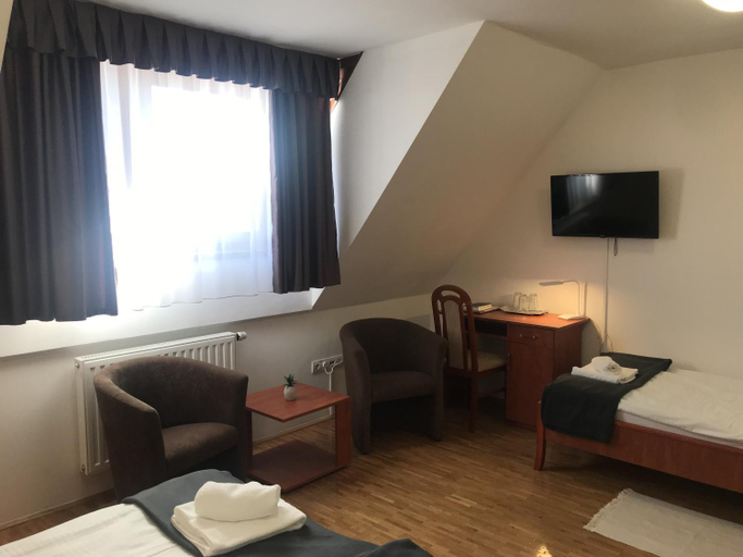 Bedroom 2, Huszarvar Hotel Kastelyszallo, Szerencs