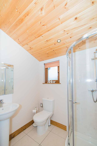 Bathroom 4, Skylark Lodge with Hot Tub, Fife