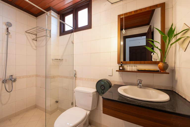 Bathroom 5, Tribee Bana heritage hostel, Da Nang