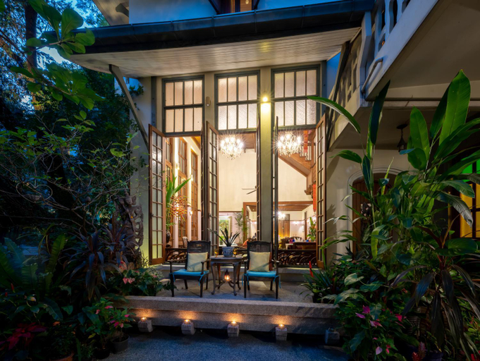 Exterior & Views