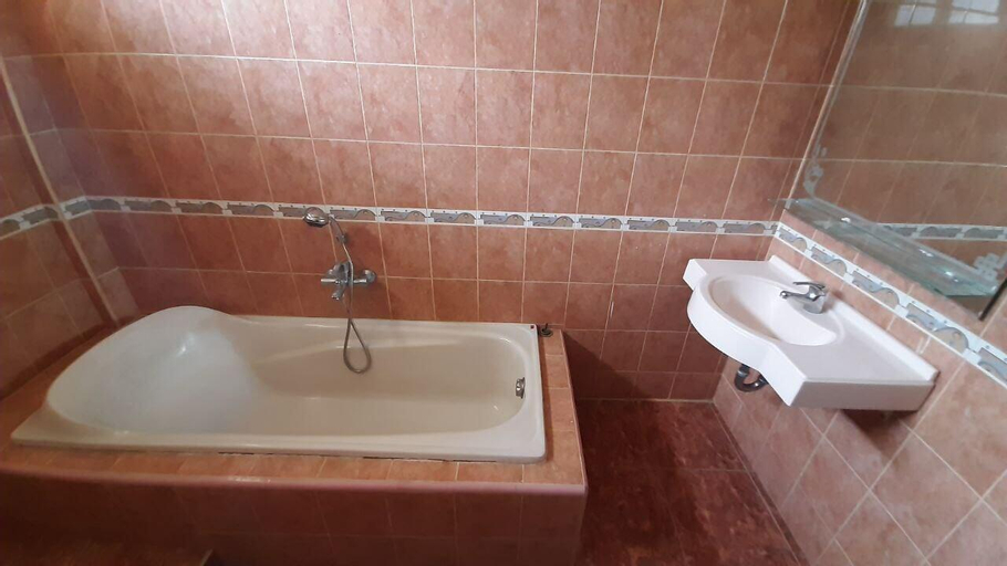 Bathroom 11