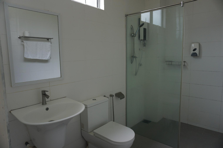 Bathroom 9