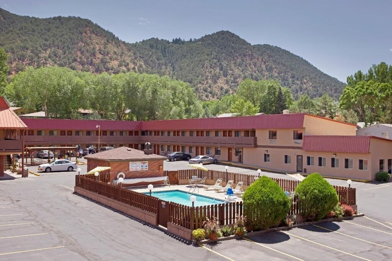 Exterior & Views 2, Glenwood Springs Cedar Lodge, Garfield