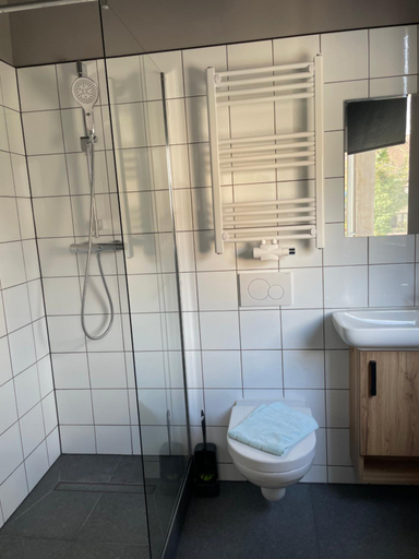 Others 5, Alpha Fremdenzimmer, Fürth