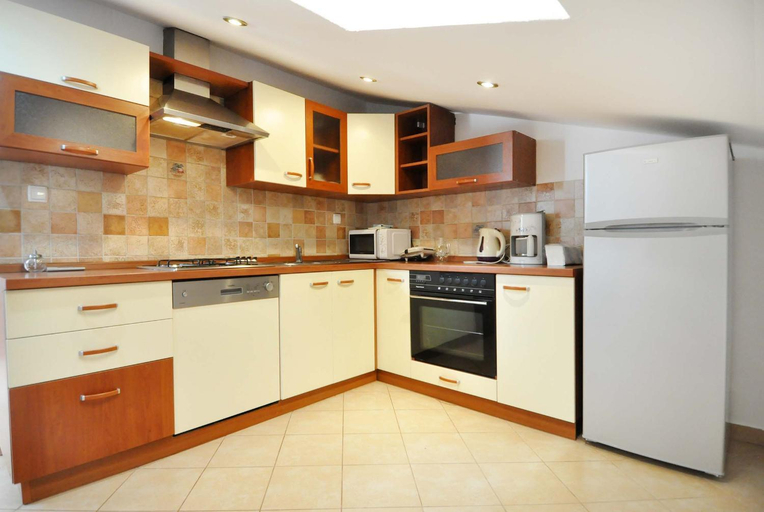 Others 3, Suitable Summer Apartments, Pula