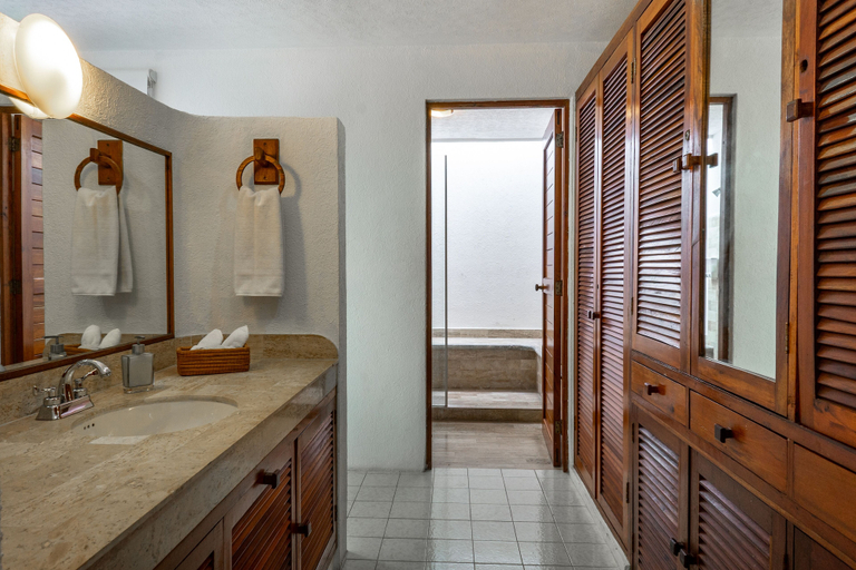 Bathroom 3, Matuk 1, Cozumel